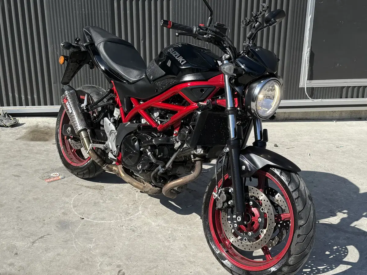 Sv650 / 18년 스콜피온(구변) 2채널블박 컨디션좋습니다.